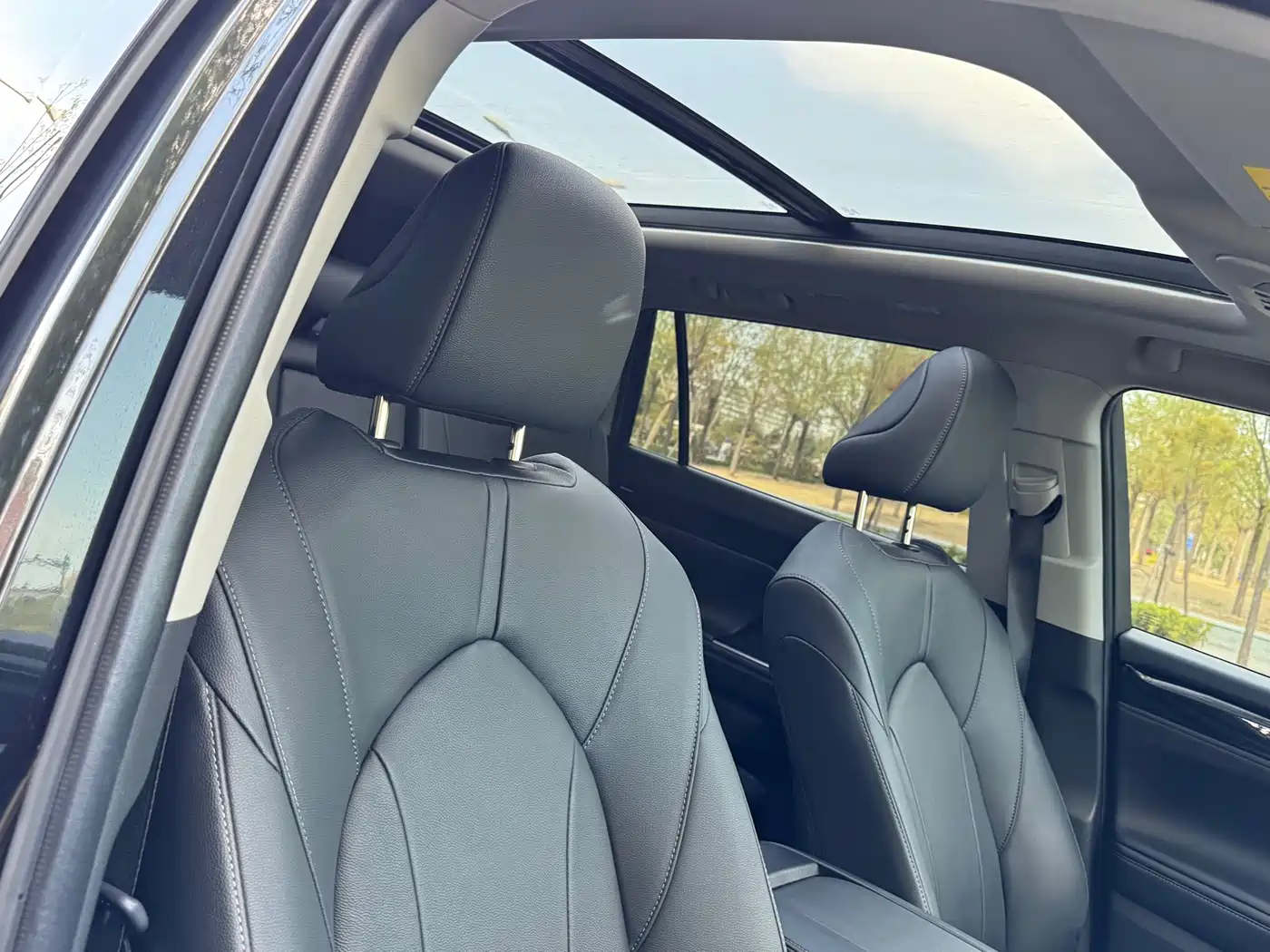 Toyota Highlander 2022 Model Dual Engine 2.5L 4WD Premium Edition 7-Seater фото 21