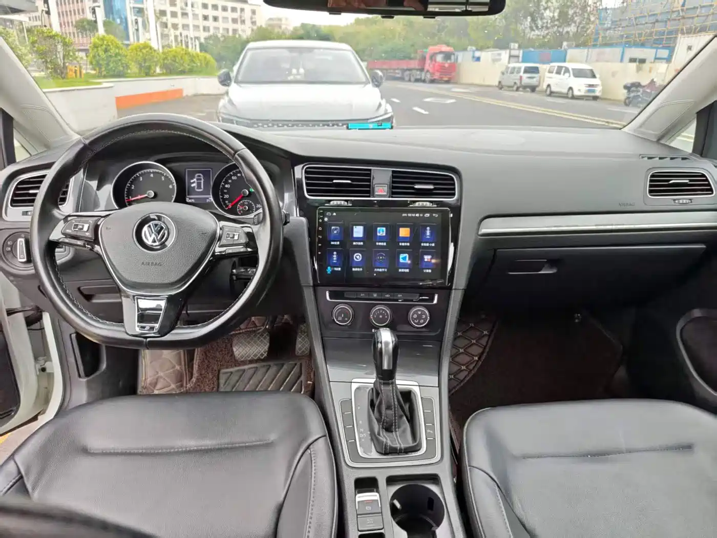 Volkswagen Golf 2017 230TSI Auto Comfort Millionth Anniversary Edition фото 4