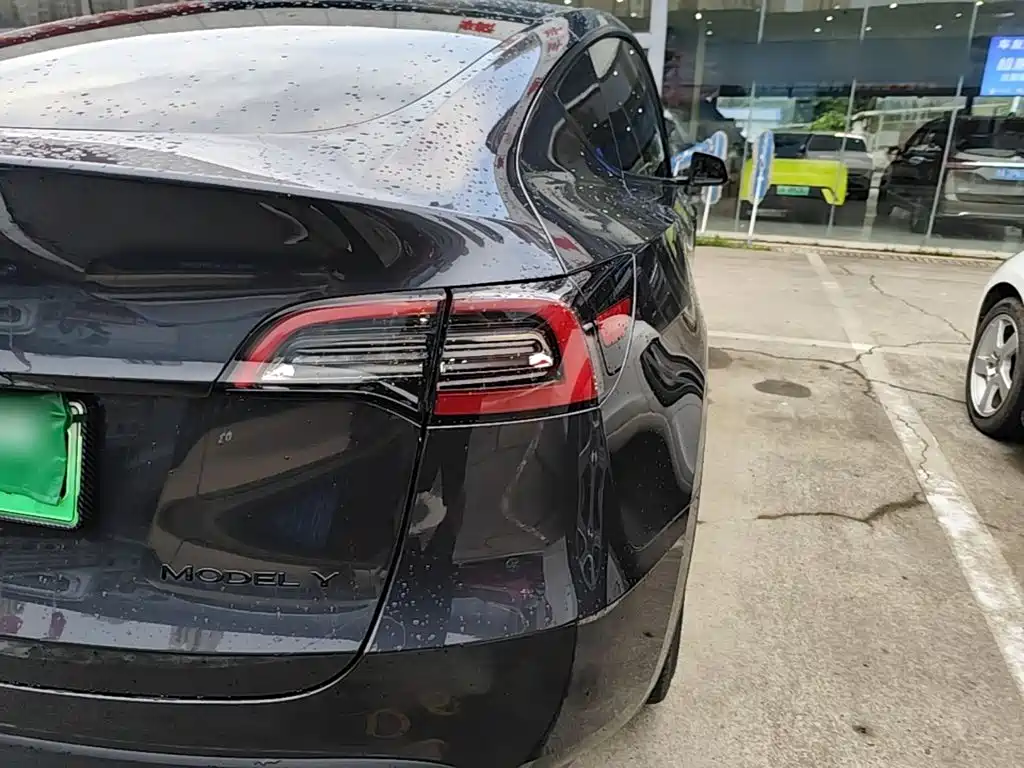 Фото 8 - Tesla Model Y