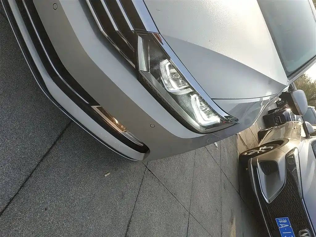 Volkswagen Magotan 2018 Facelift 330TSI DSG Luxury фото 15