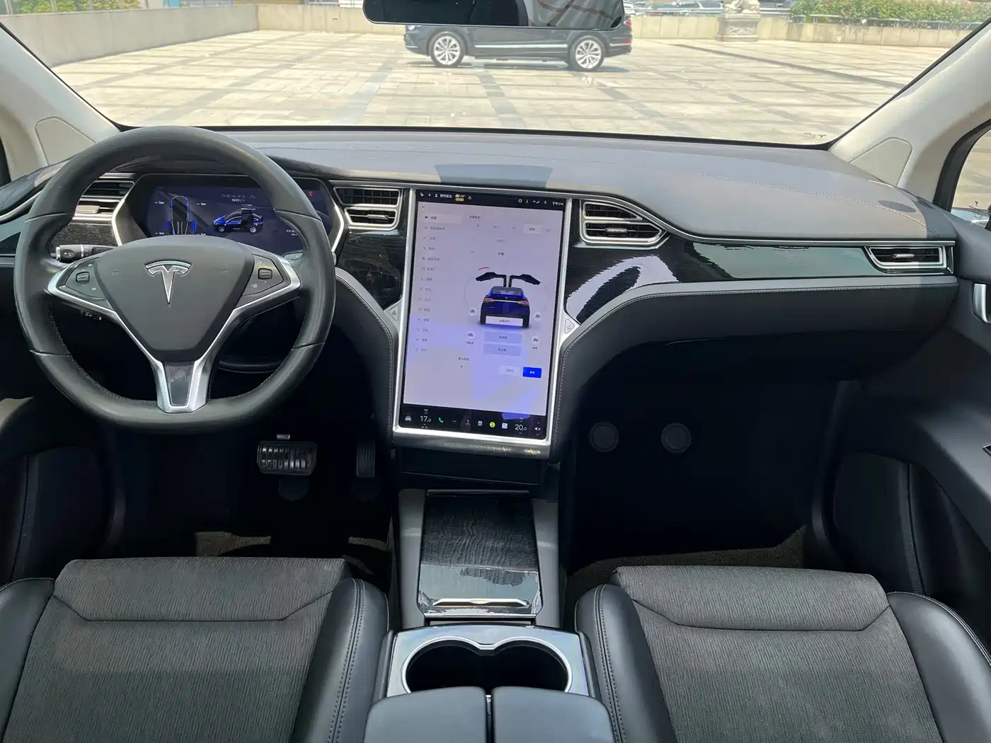 TESLA MODEL X