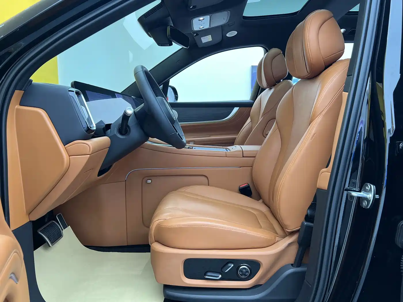 AITO Wenjie AITO M9 2024 Range Extender Max Edition 42kWh 6-seater фото 3