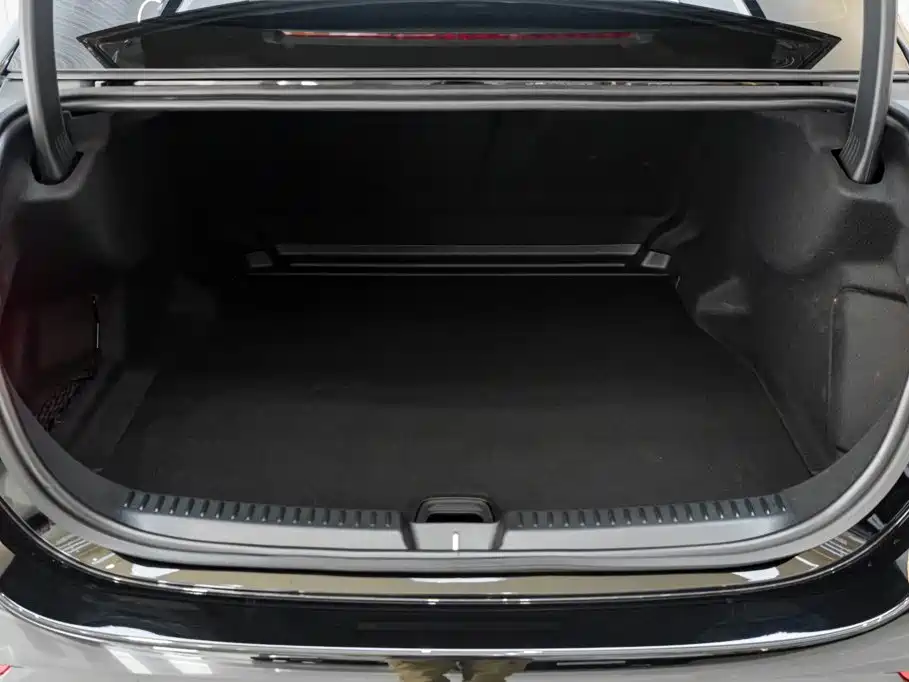 Mercedes-Benz E-Class 2026 2026 E 300 L Luxury