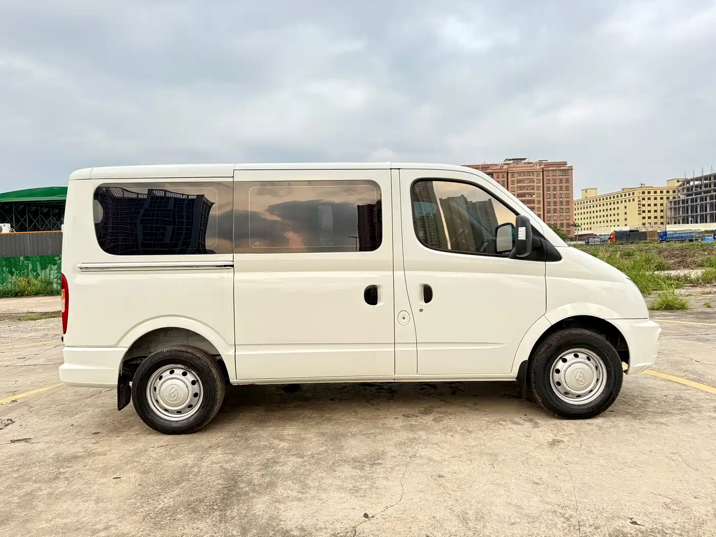 SAIC Maxus Xintu V80 2021 2.0T PLUS Manual Urban Edition Short Wheelbase Ultra-Low Roof 7/8/9 Seats фото 4