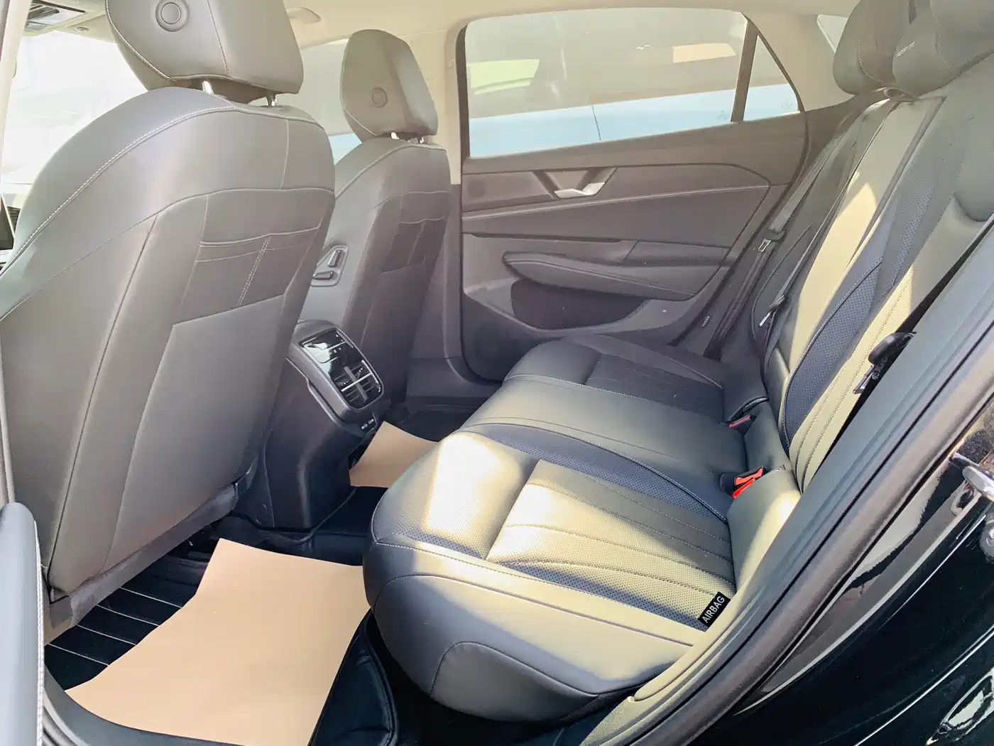 Volkswagen Passat 2025 Pro 380TSI Dragon Glory Edition фото 15