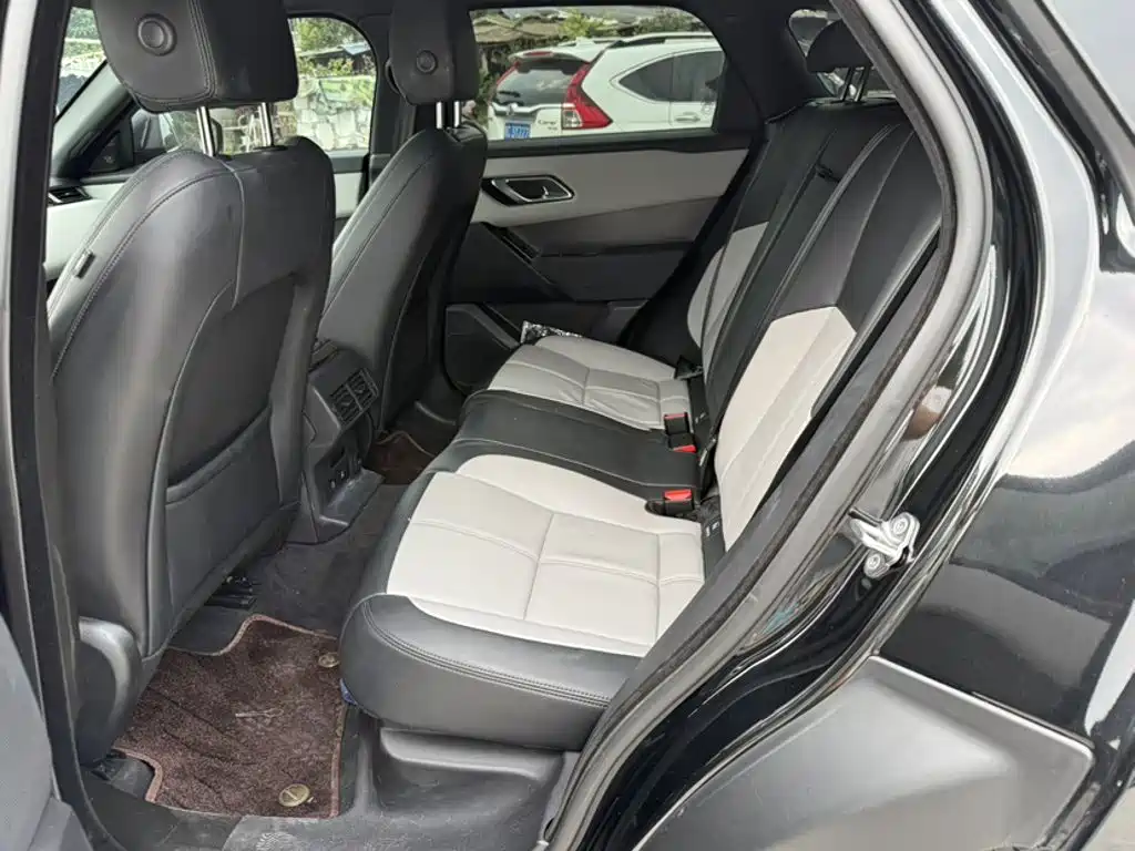 Photo 10 - Land Rover Range Rover Velar