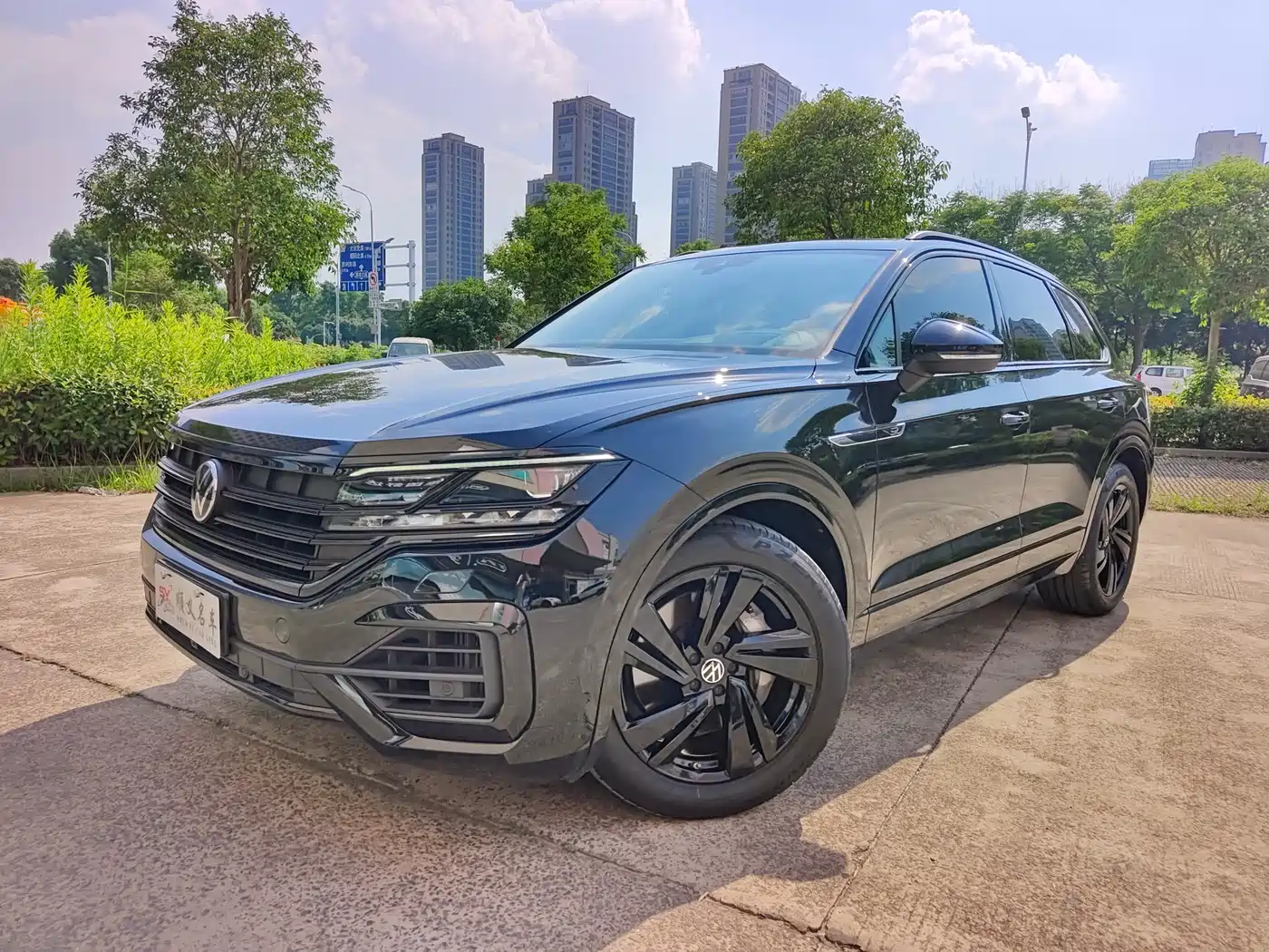 Volkswagen Touareg 2022 3.0TSI Rui Xiang Edition Gloss Black Sport Package