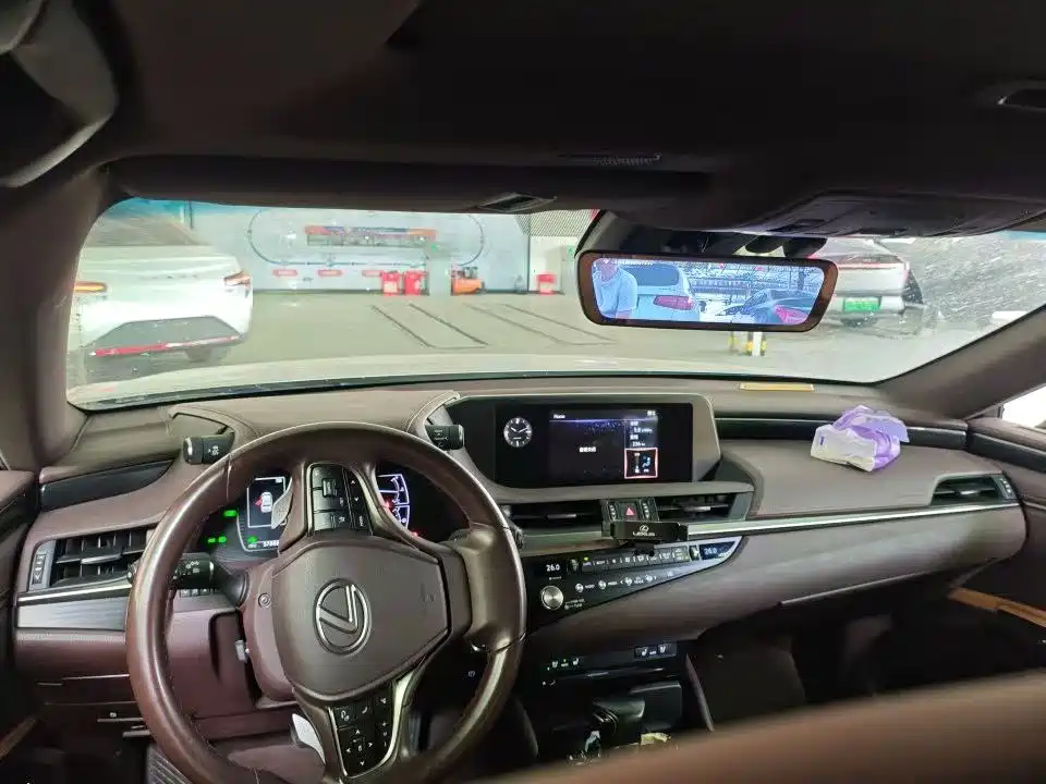 Lexus ES 2020 300h Ultimate Edition фото 7