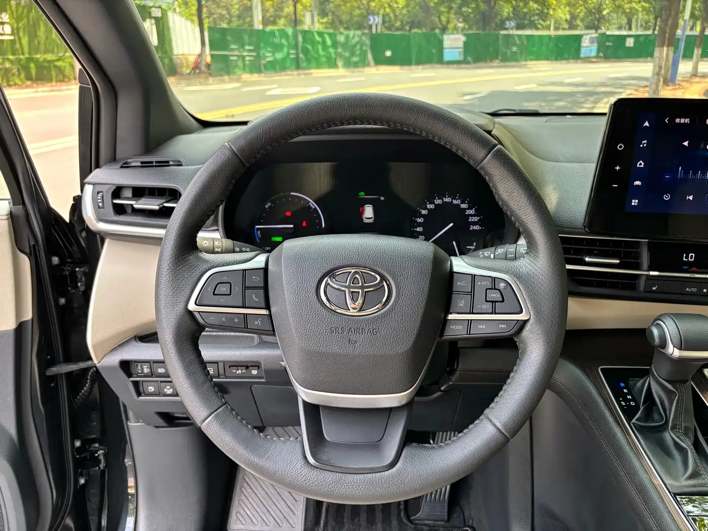 Toyota Granvia 2023 2.5L Hybrid Prestige PLUS Edition фото 21