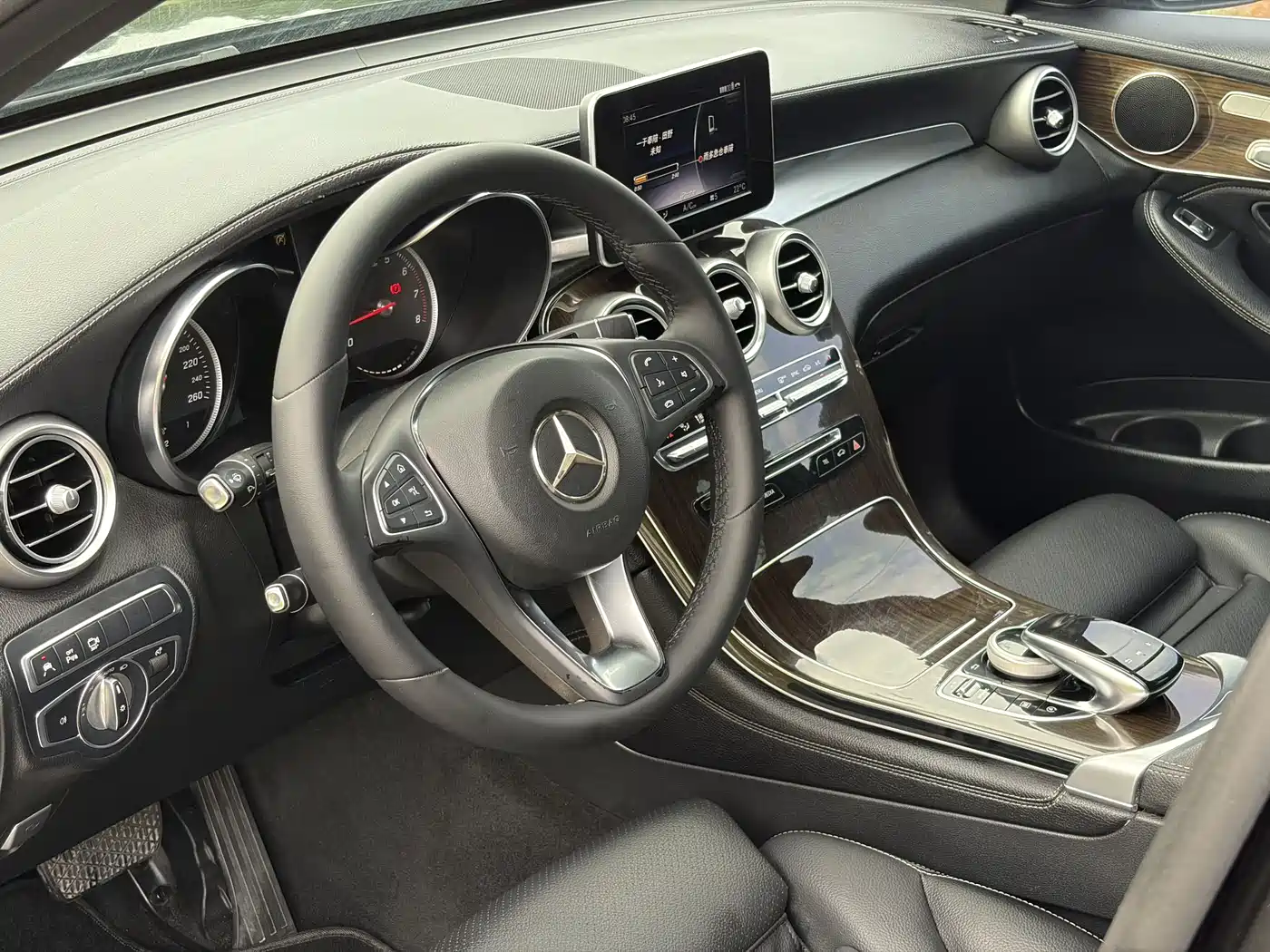 Mercedes-Benz GLC 2018 GLC 260 4MATIC Luxury фото 4