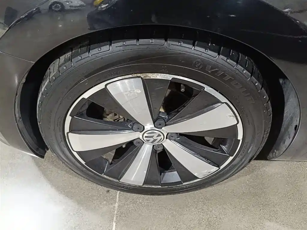 Volkswagen Beetle 2013 1.4TSI Fender Rock Edition фото 25