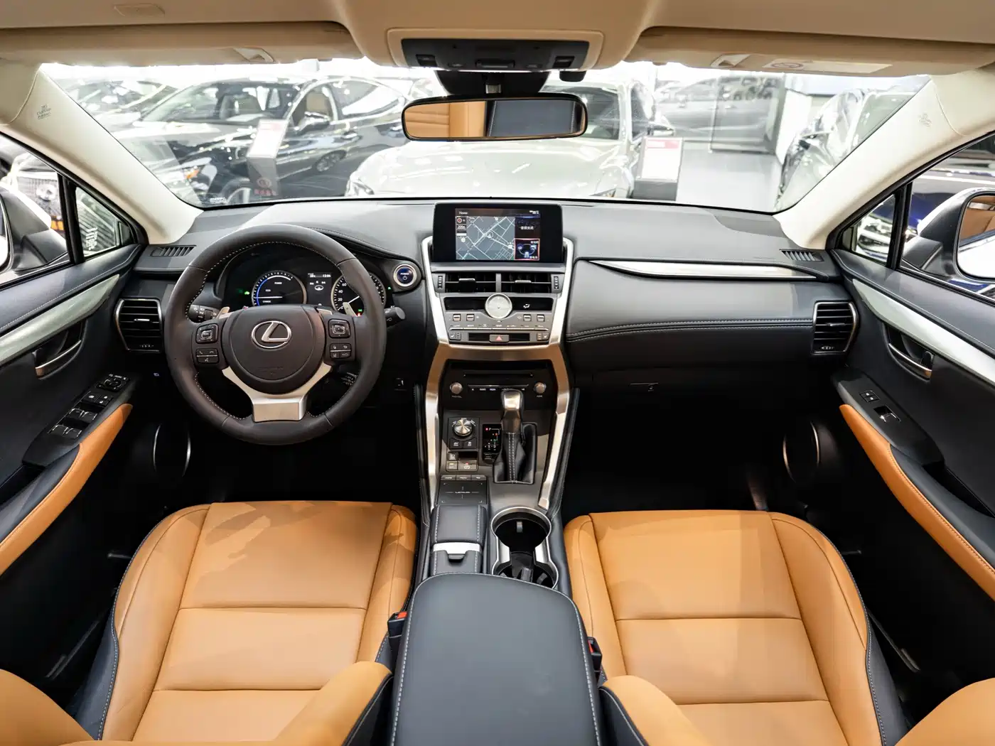 Фото 13 - Lexus NX