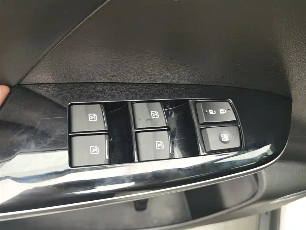GAC Trumpchi Trumpchi GS7 2017 320T 2WD Luxury Smart Connect фото 9