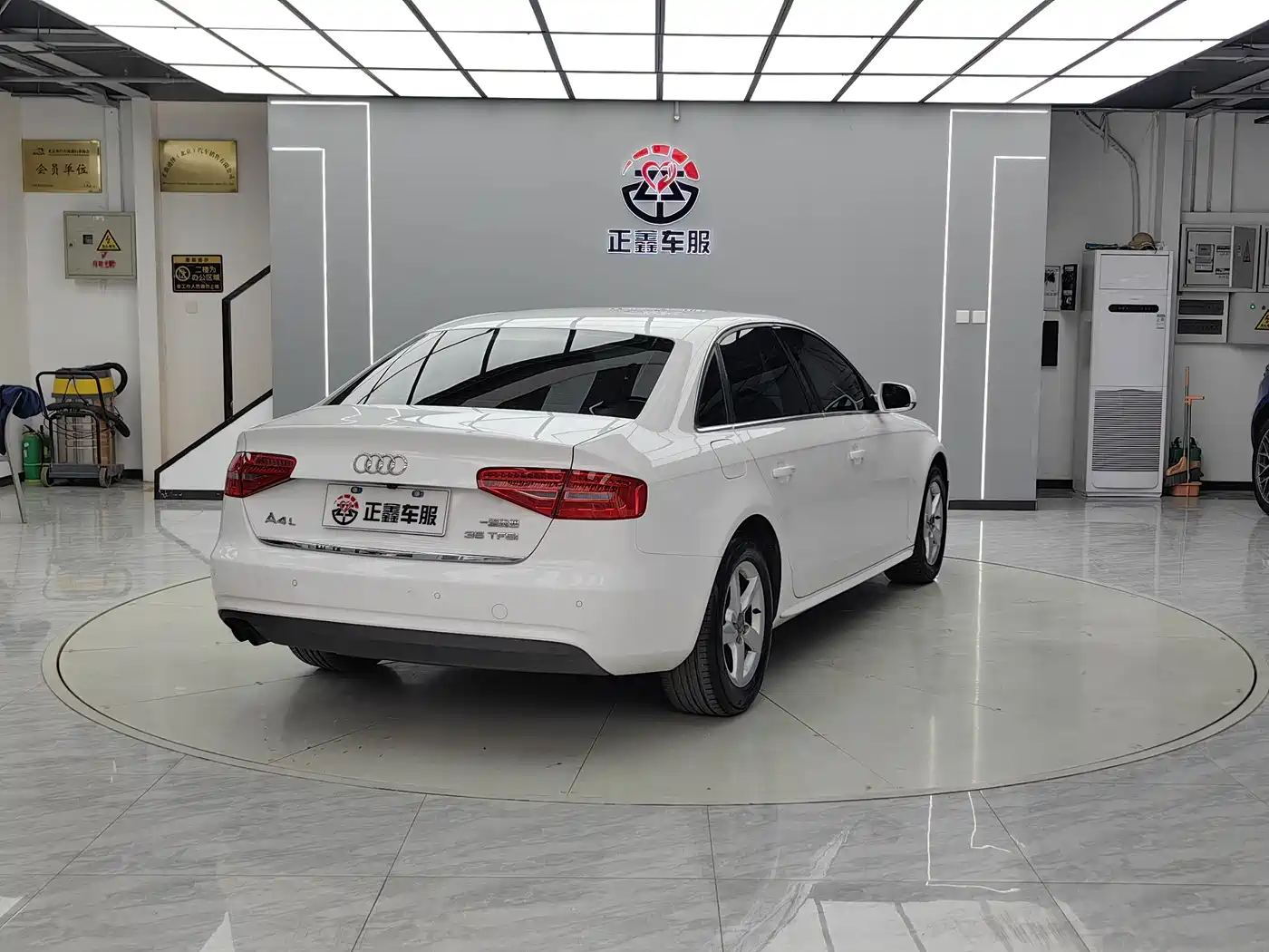 Audi A4L 2013 35 TFSI Automatic Standard фото 14