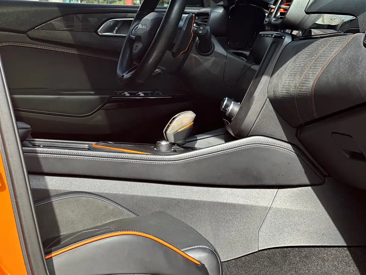 LYNK & CO. 02 HATCHBACK