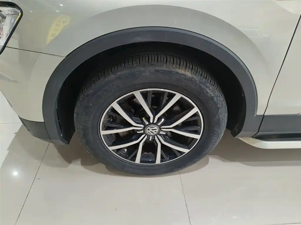Volkswagen Tiguan L 2017 330TSI Automatic 2WD Luxury Edition фото 23