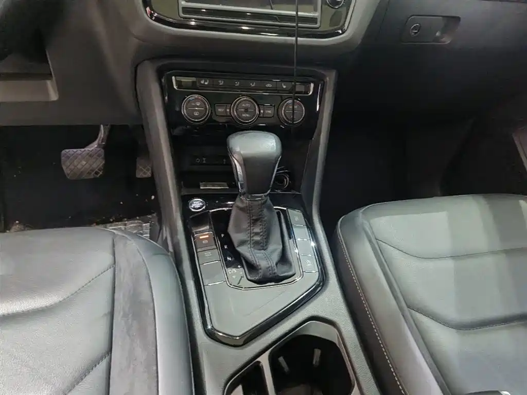 Volkswagen Tiguan L 2017 330TSI Automatic 2WD Luxury Edition фото 14