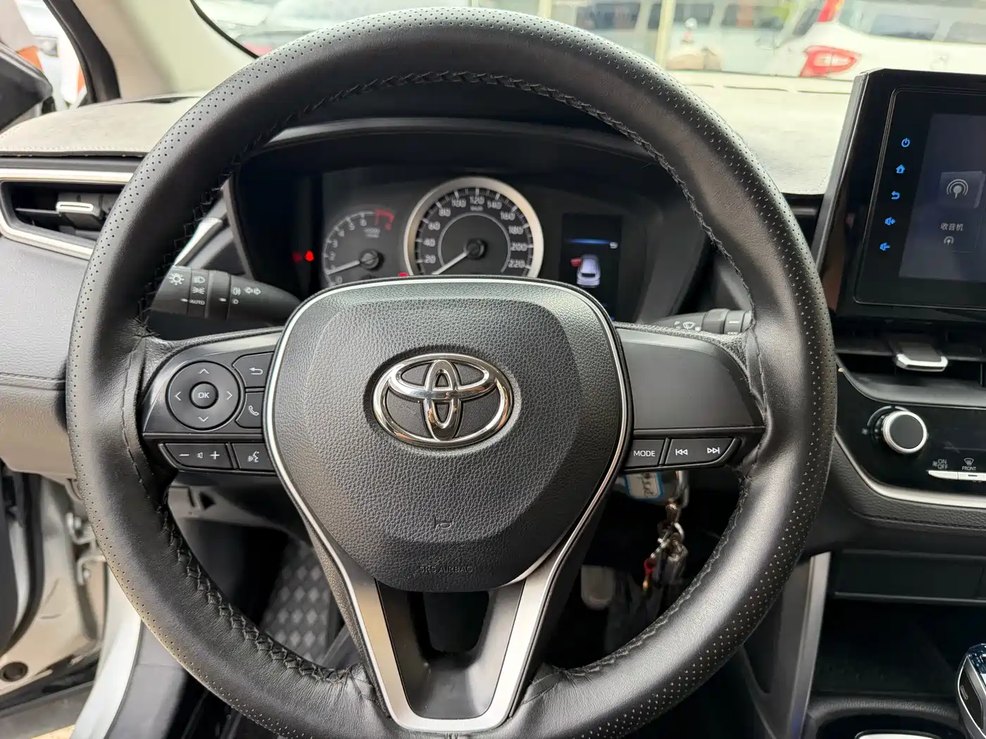 Toyota Frontlander 2022 2.0L CVT Elite фото 13