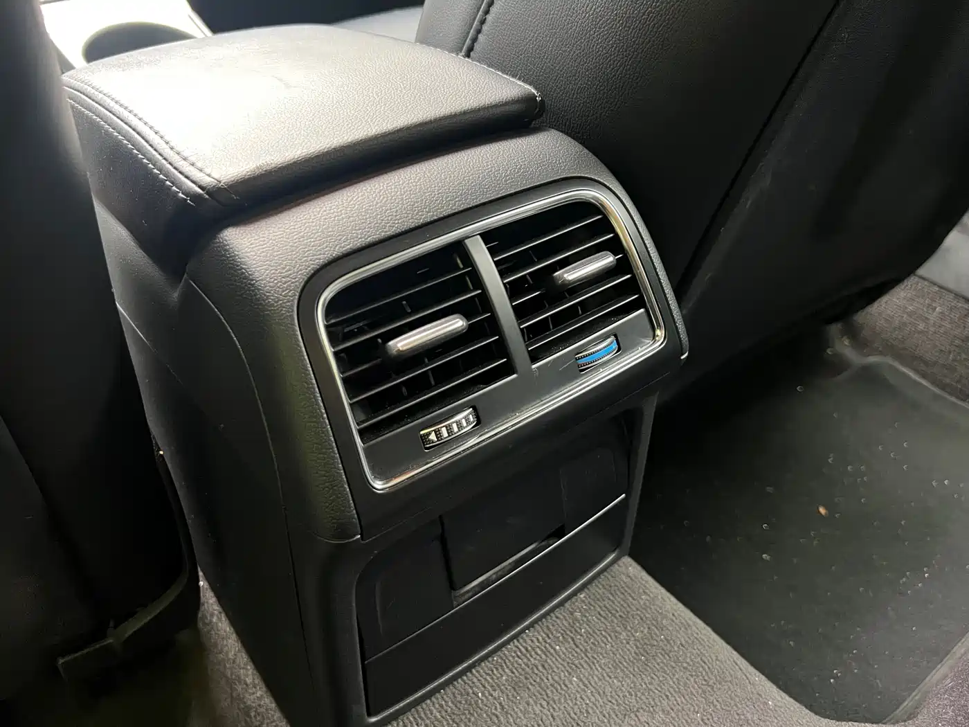 Фото 11 - Audi A4L