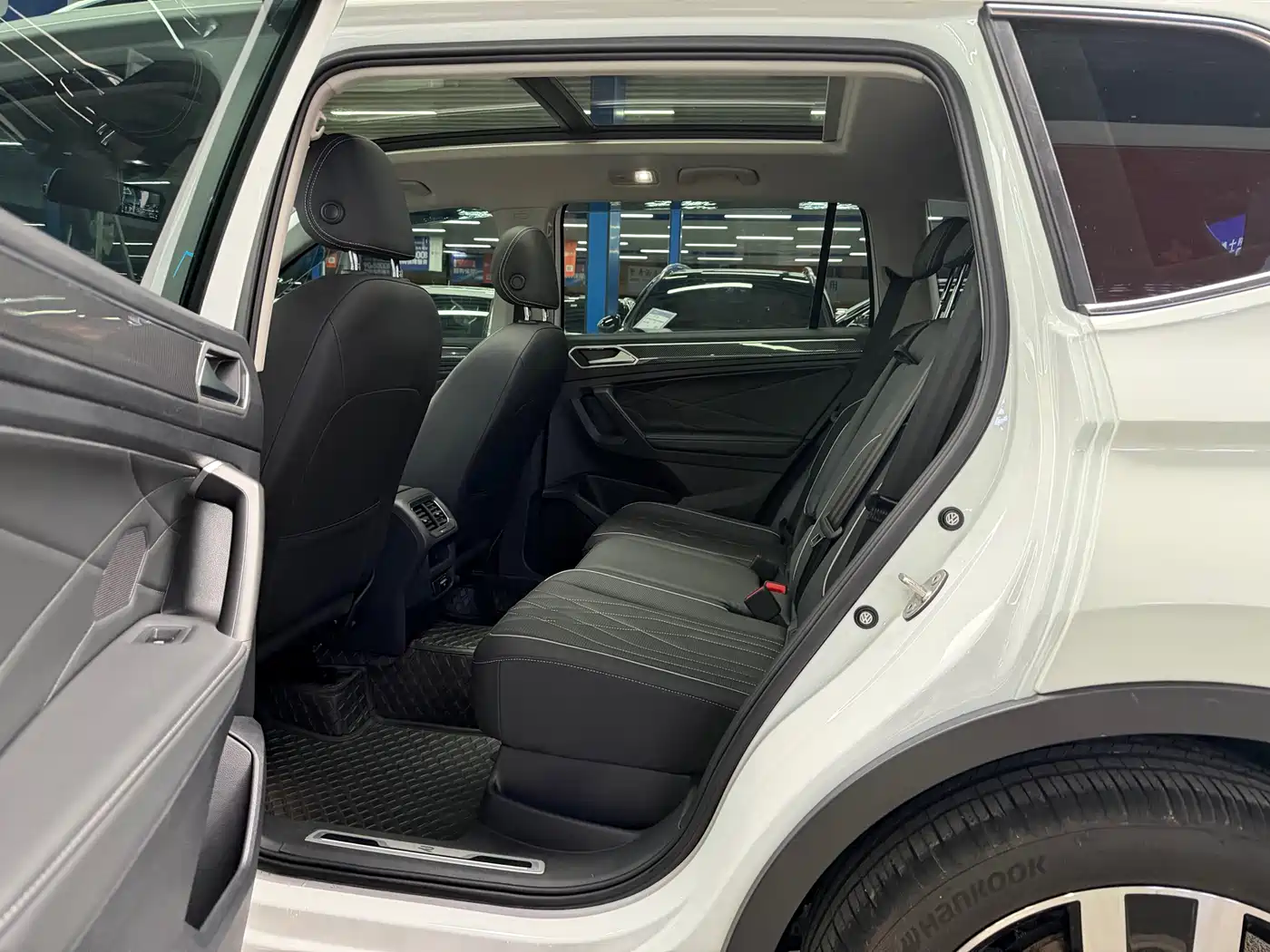 Volkswagen Tiguan L 2024 330TSI Automatic 2WD R-Line Premium Enjoyment Edition фото 8