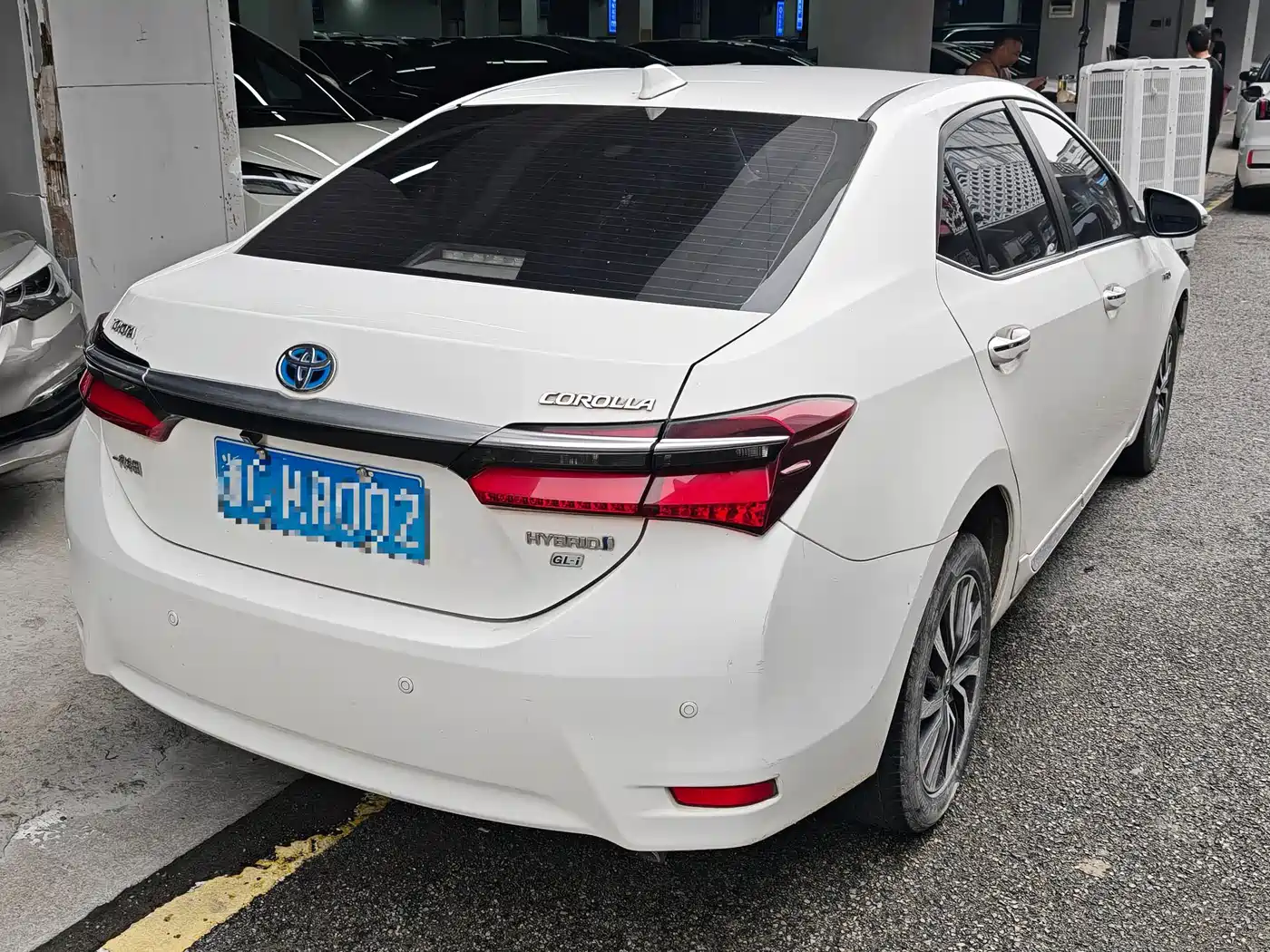 Toyota Corolla 2016 Dual Hybrid 1.8L E-CVT Elite Edition фото 9