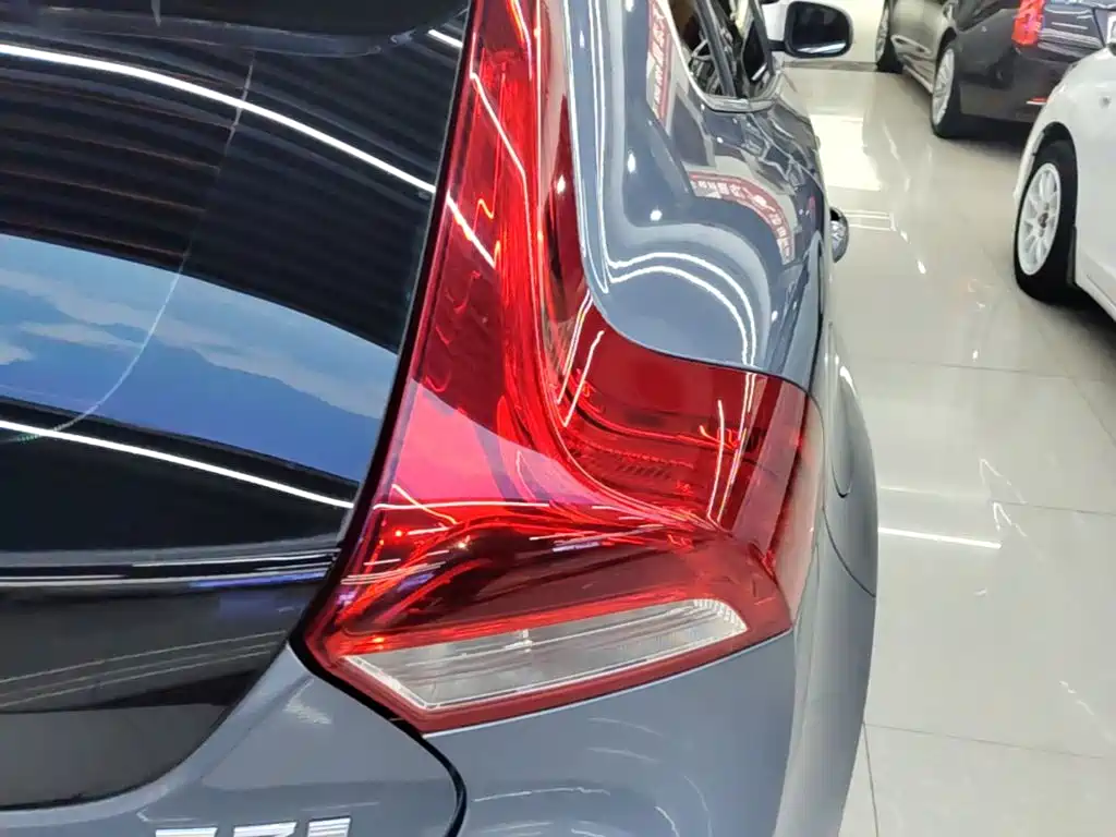 Volvo V40 2018 2018 T3 R-Design Edition