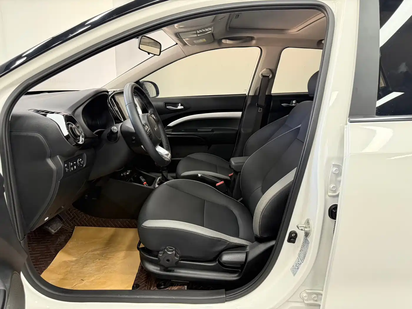 Kia KX1 2021 1.4L CVT Fun Sunroof Version фото 8