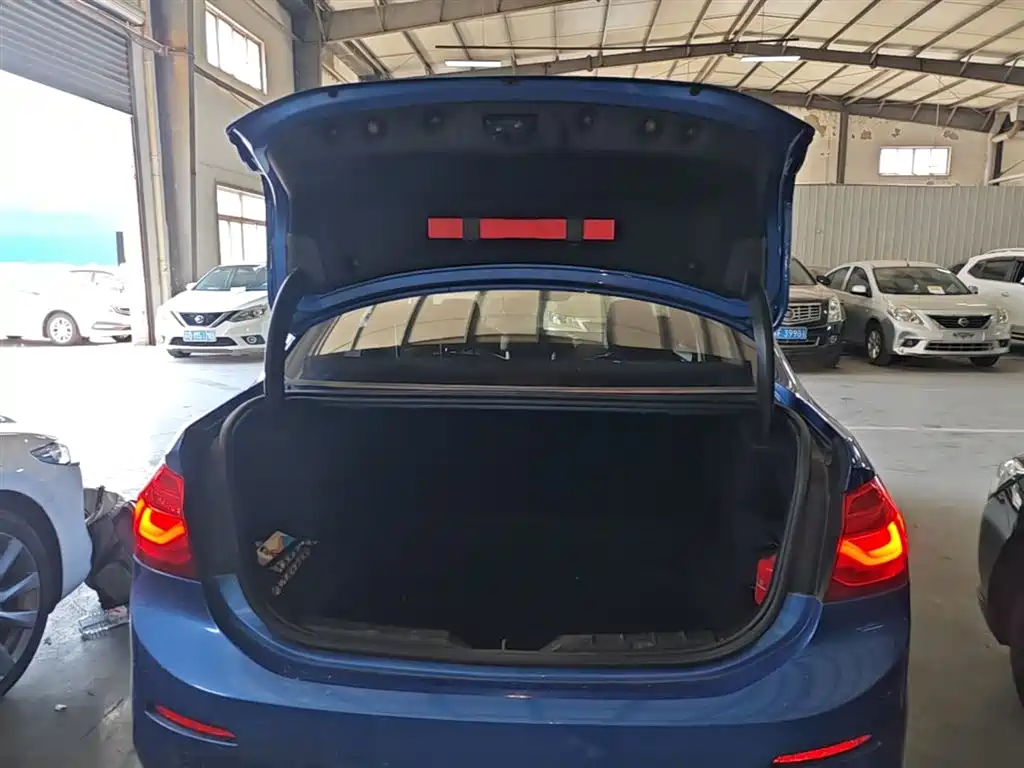 BMW 1 Series 2018 118i Sport Edition фото 19