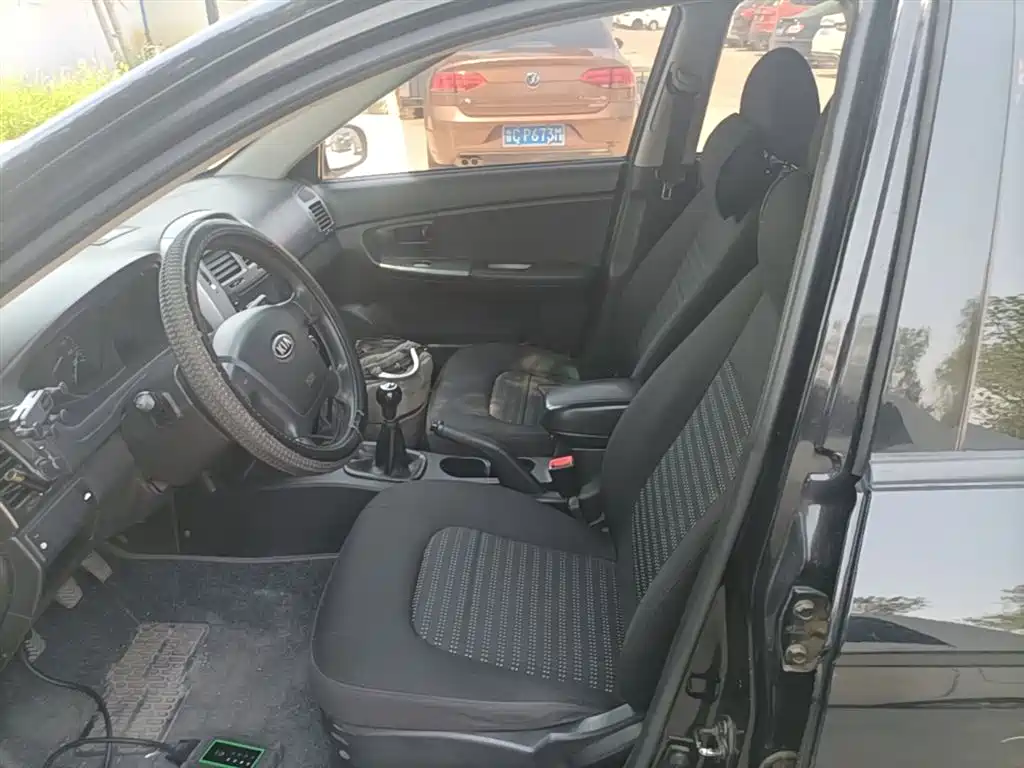 Kia Cerato 2012 1.6L MT GL фото 15