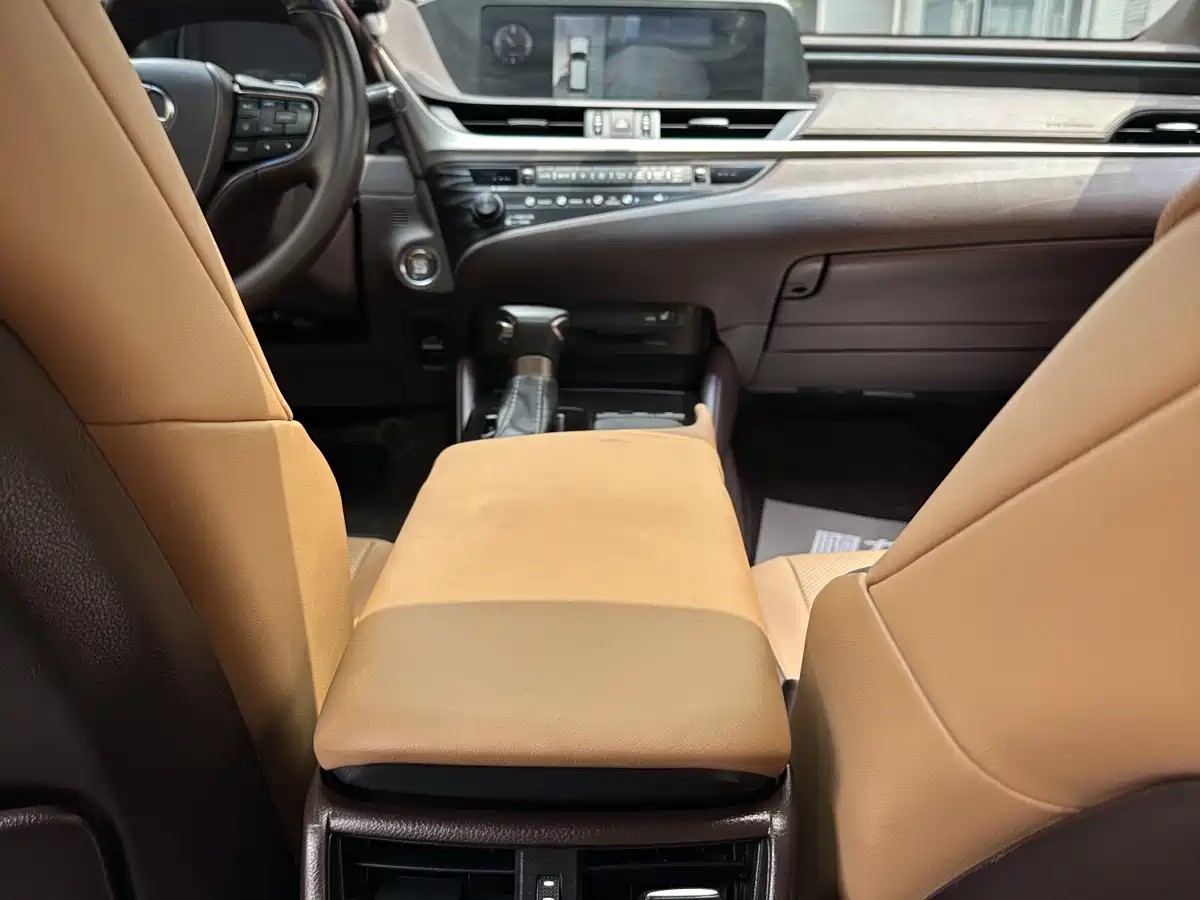 Lexus ES 2020 200 Excellence фото 12