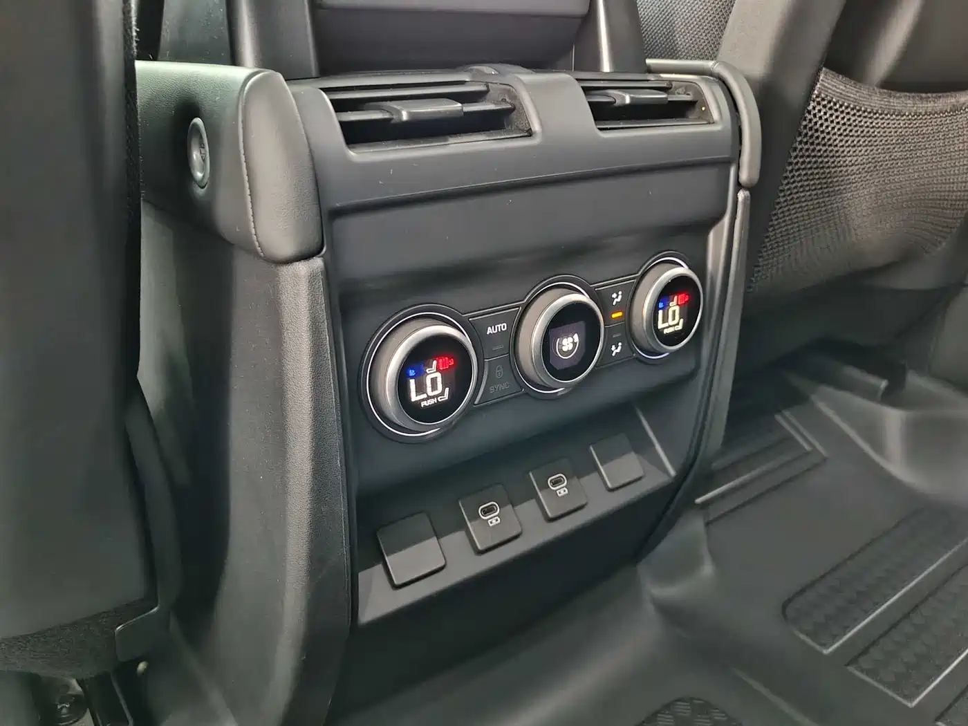 Land Rover Defender 2025 110 3.0T P400 -Dynamic HSE фото 17