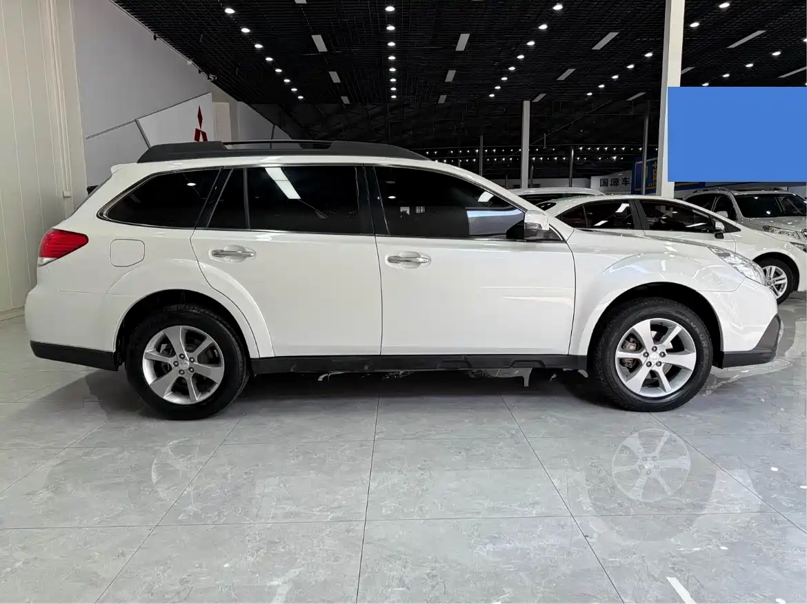 Subaru Outback 2013 2.5i Luxury Navigation Edition фото 8