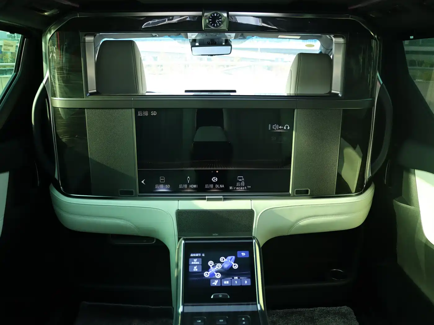 Lexus LM 2020 300h 4-Seat Imperial Edition фото 10