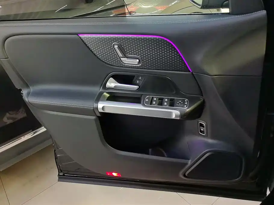 Mercedes-Benz GLB 2024 Facelift GLB 220 Dynamic фото 7