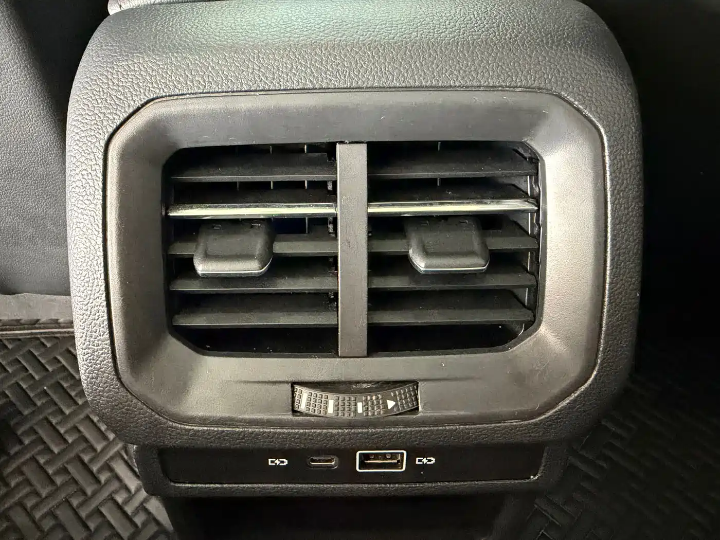 Volkswagen Tharu 2022 280TSI FWD Luxury Edition фото 10