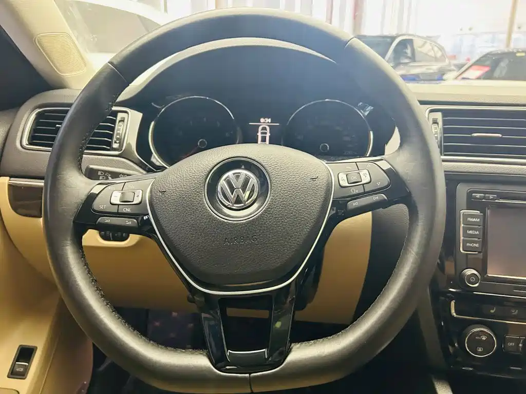 Photo 15 - Volkswagen Sagitar