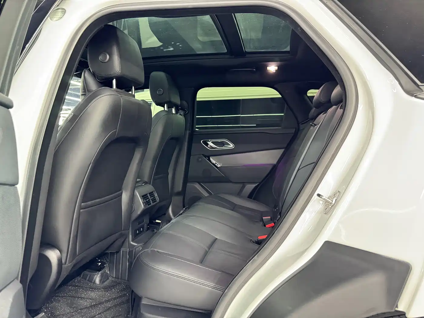 Land Rover Range Rover Velar 2025 Dynamic SE фото 10