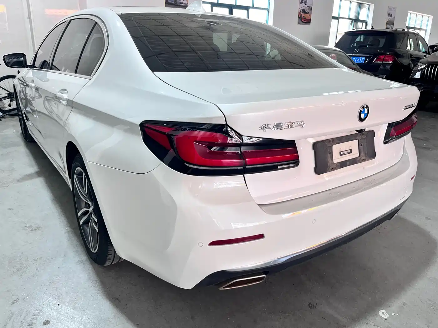 BMW 5 Series 2023 530Li Leading Luxury Package фото 15