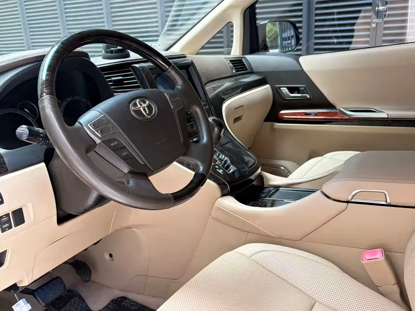 Toyota Alphard 2012 3.5L Luxury Edition фото 4