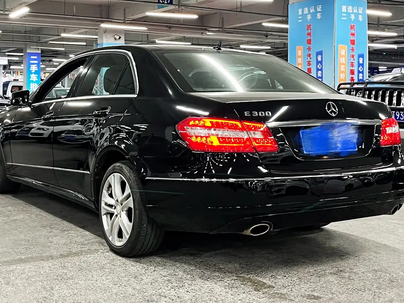 Mercedes-Benz E-Class (Import) 2010 Model E 300 Elegance Luxury Edition фото 3