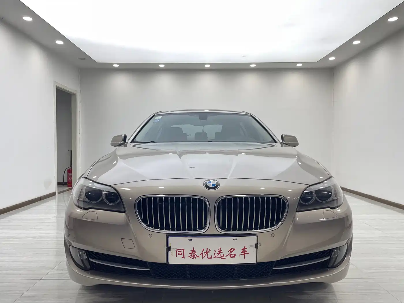 BMW 5 Series 2013 520Li Elegance фото 2