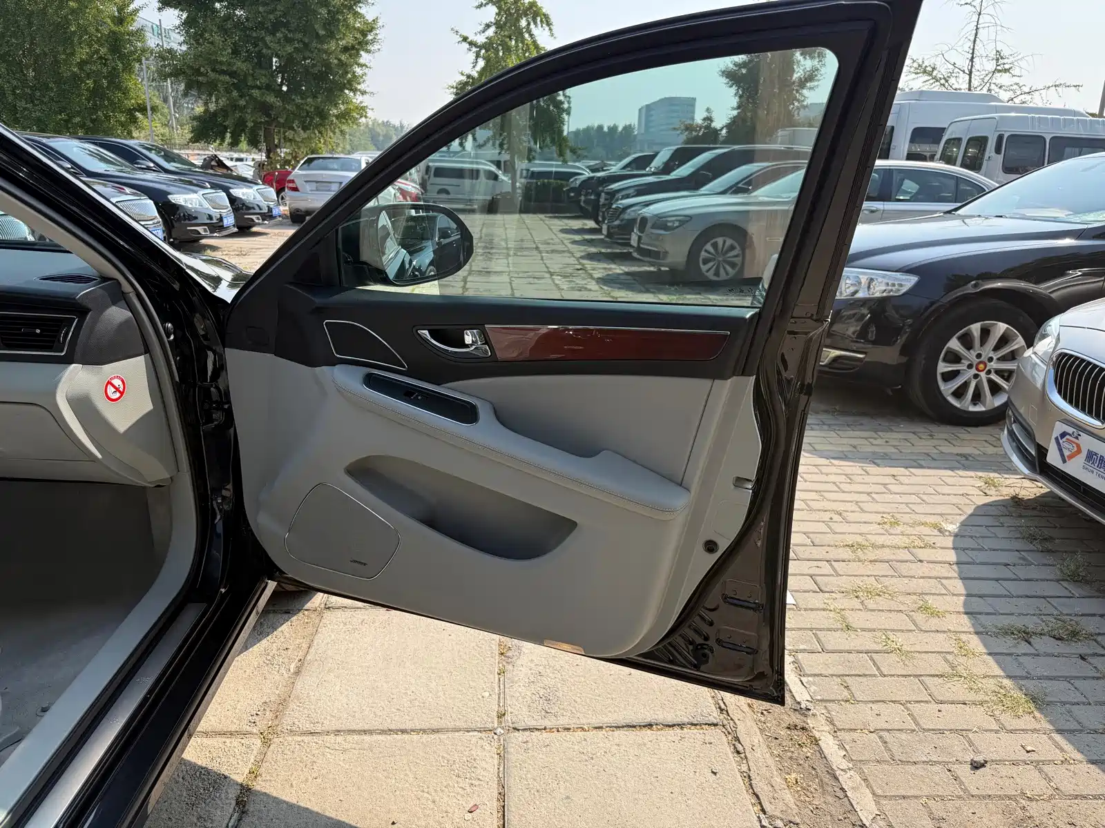 Фото 20 - Hongqi H7