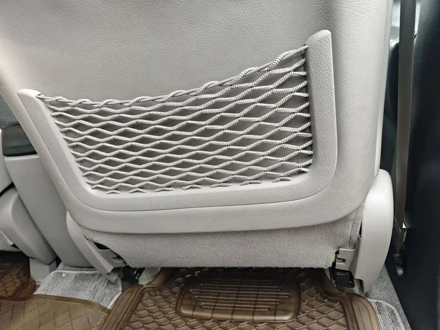 Toyota RAV4 Rongfang 2010 2.0L Automatic Luxury Upgrade Edition фото 35