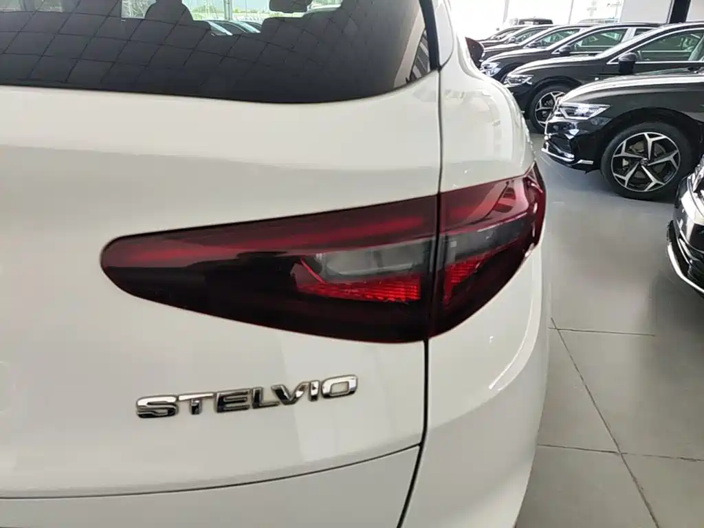Alfa Romeo Stelvio 2019 2017 2.0T 200HP Elite