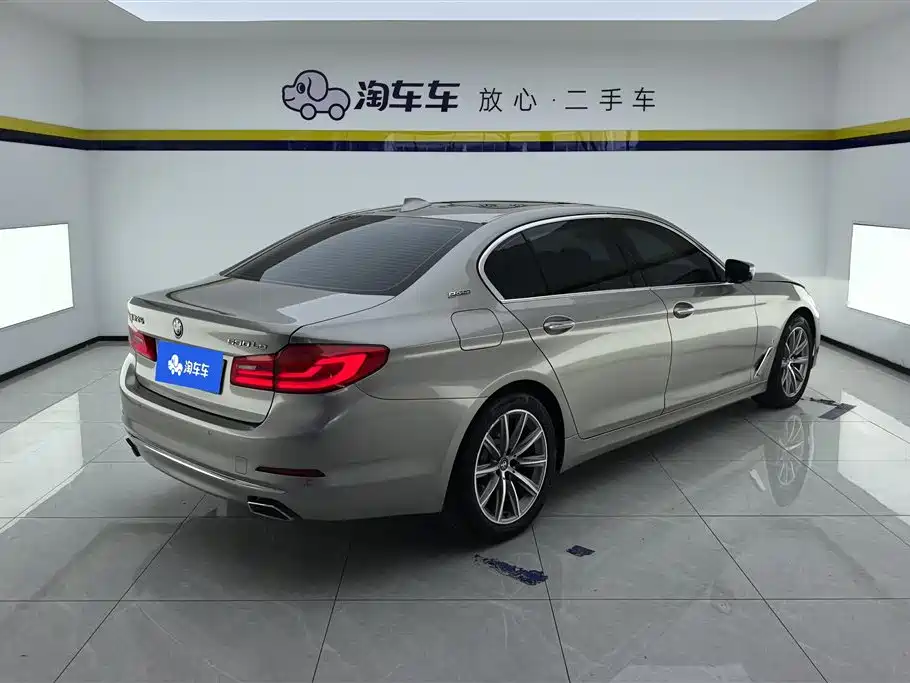 BMW 5 Series New Energy 2018 530Le Luxury Package фото 3