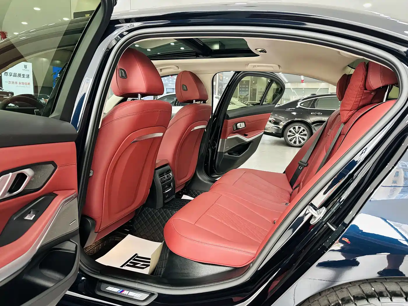 BMW 3 Series 2025 330Li M Sport Night Edition фото 6