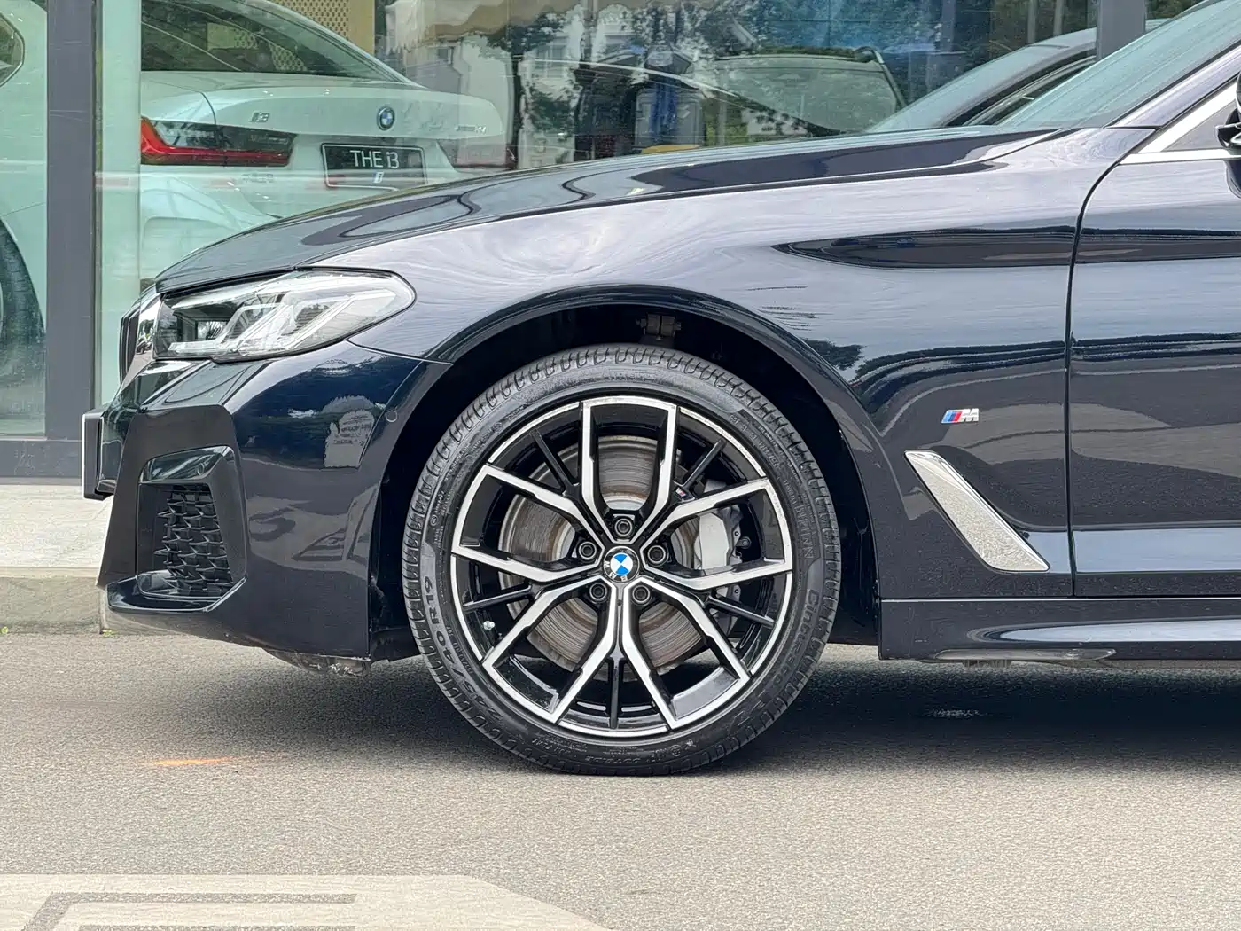 BMW 5 Series 2023 530Li Premium M Sport Package фото 3