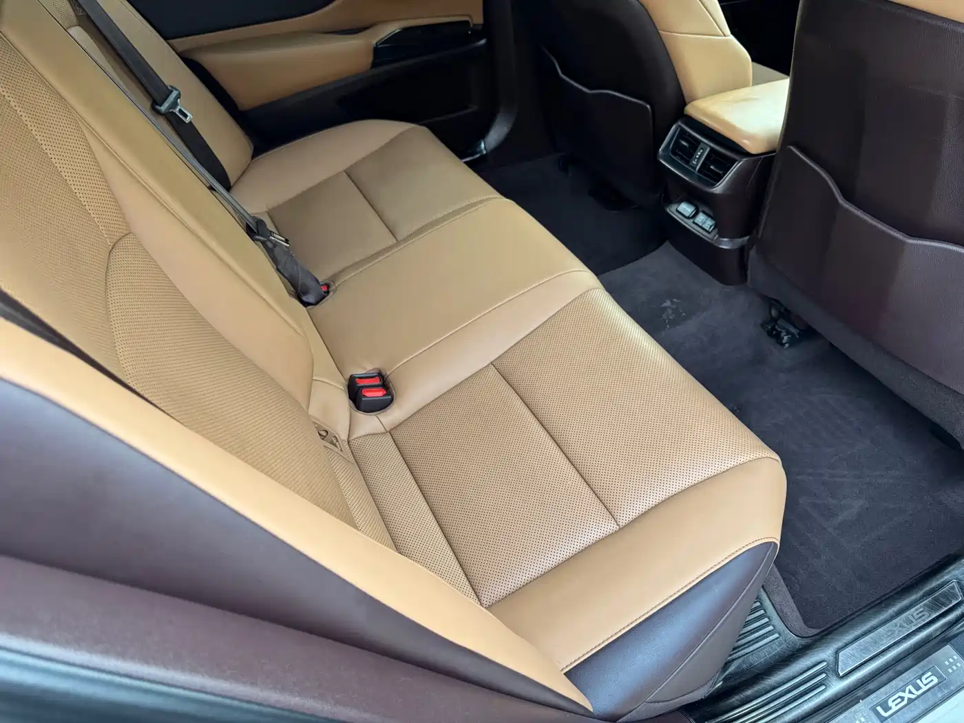 Lexus ES 2020 200 Excellence фото 10