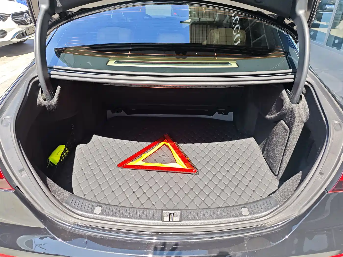 Mercedes-Benz E-Class 2023 E 300 L Luxury фото 9