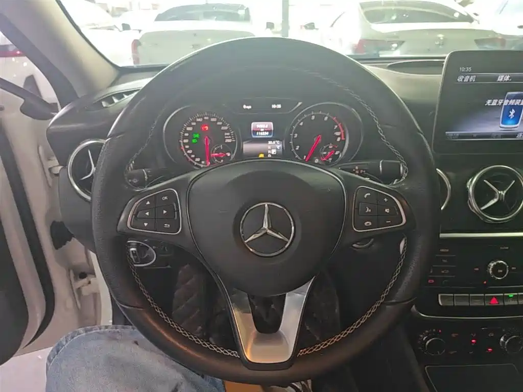 Mercedes-Benz GLA 2018 GLA 200 Dynamic фото 11